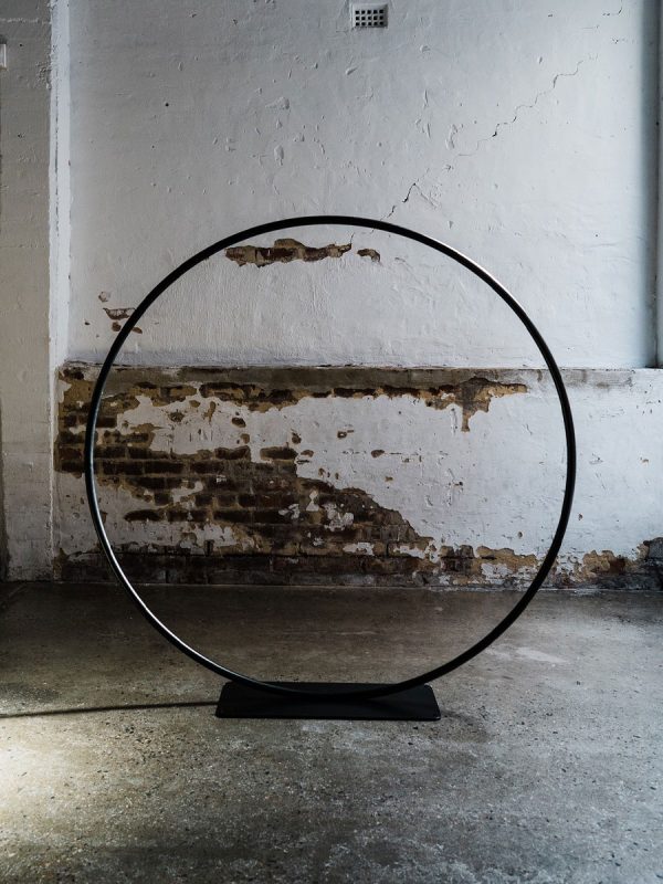 Round tube - black